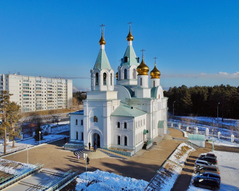 Ангарск. Кафедральный собор Троицы Живоначальной. общий вид в ландшафте, Вид с ЮЗ