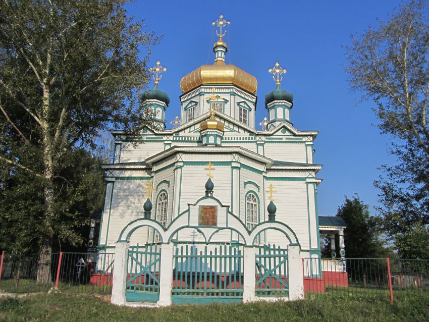 Атрать. Церковь Троицы Живоначальной. фасады