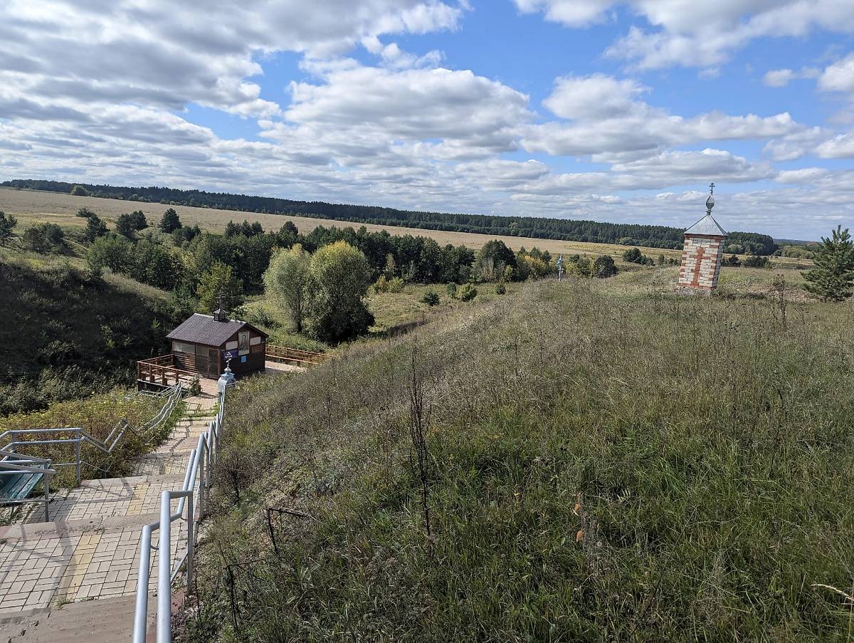 общий вид в ландшафте. Часовня Пантелеимона Целителя, Большое Фролово (Буинский район, Республика Татарстан)