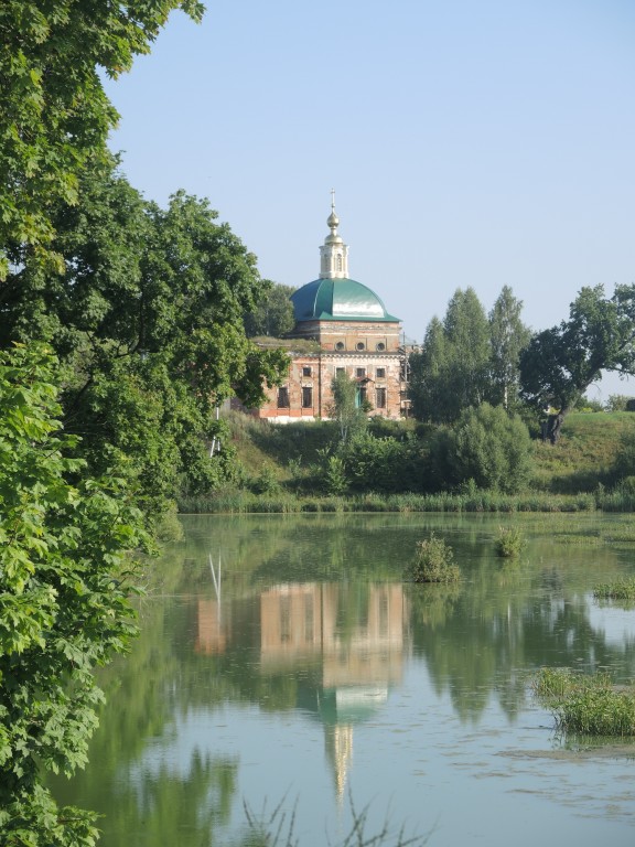 Церковь Троицы Живоначальной, Троицкие Борки (Луховицкий городской округ, Московская область). художественные фотографии, Церковь Троицы. Вид с пруда.