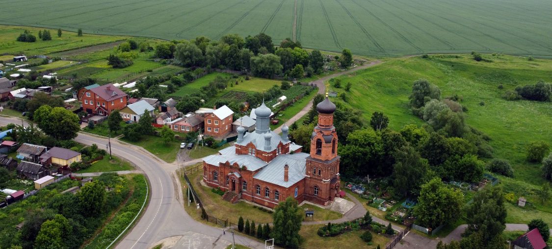 Церковь Введения во храм Пресвятой Богородицы, Подлесная Слобода (Луховицкий городской округ, Московская область). общий вид в ландшафте