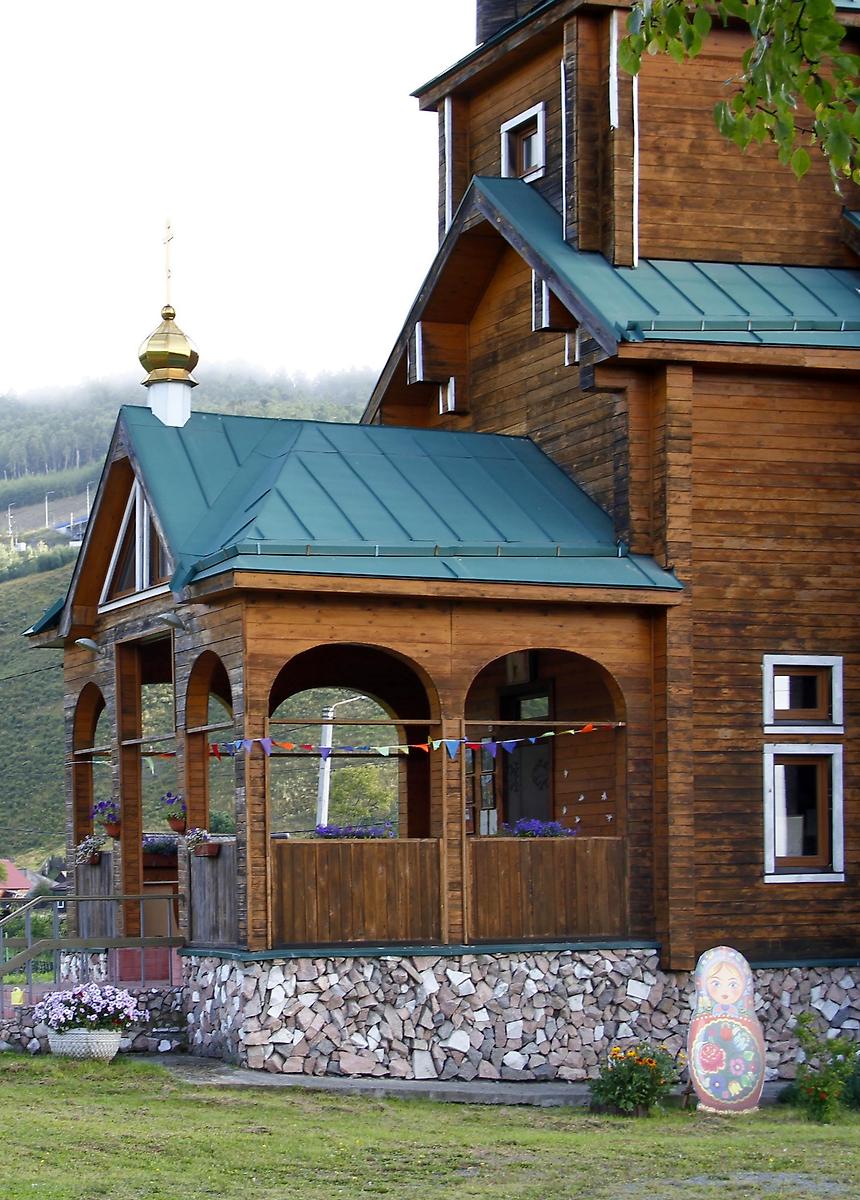 Крыльцо храма., архитектурные детали. Церковь Николая Чудотворца, Култук (Слюдянский район, Иркутская область)