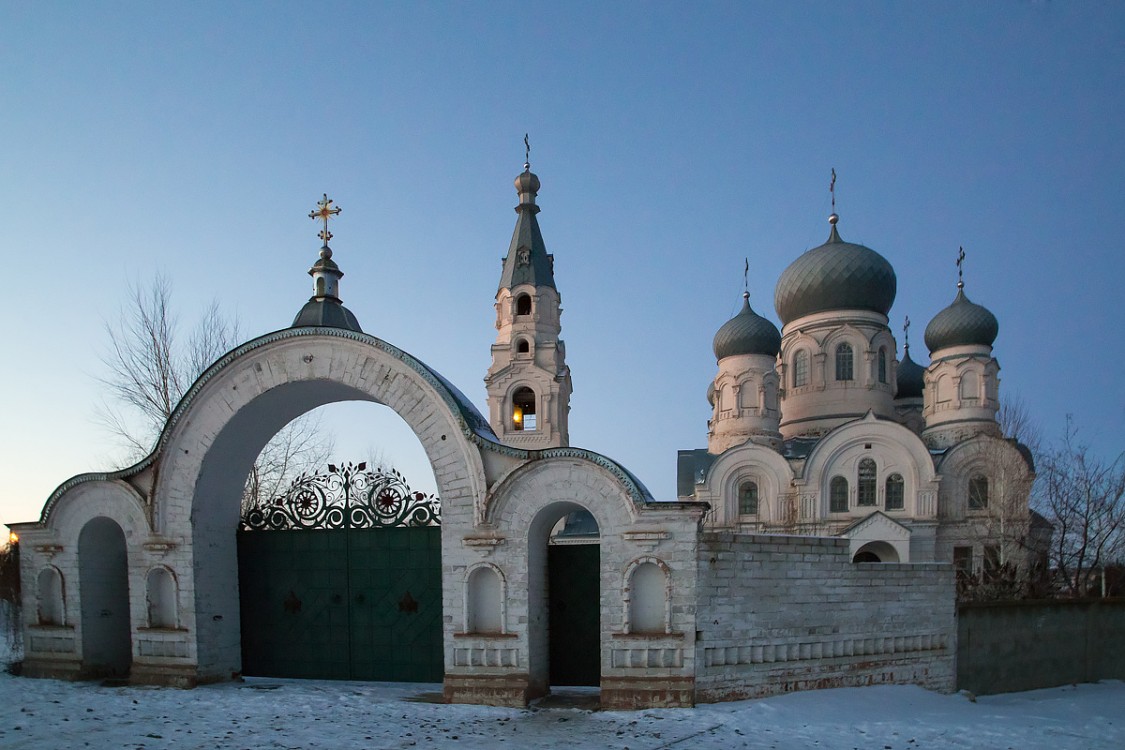 Ерзовка. Церковь Михаила Архангела. общий вид в ландшафте