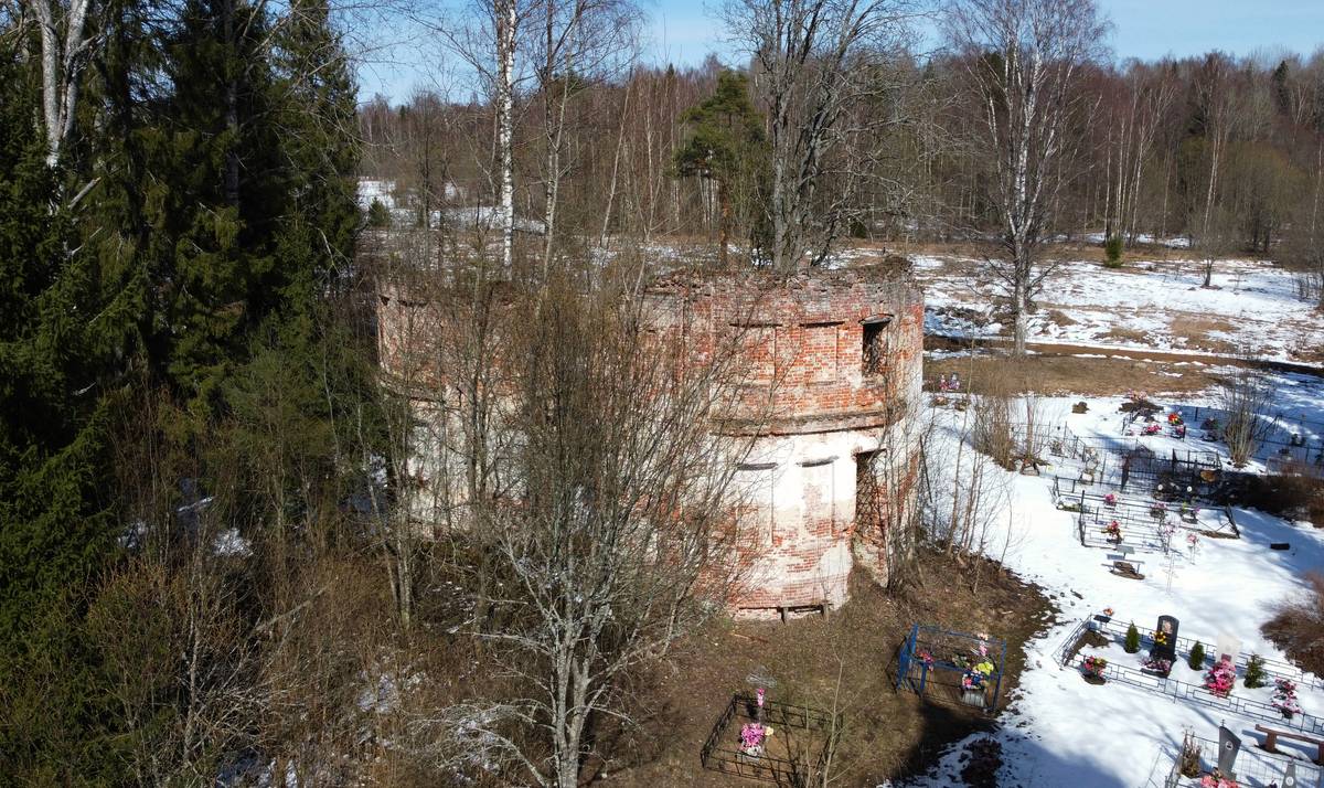 общий вид в ландшафте. Церковь Георгия Победоносца, Мантеевский Погост (Егорье) (Любимский район, Ярославская область)