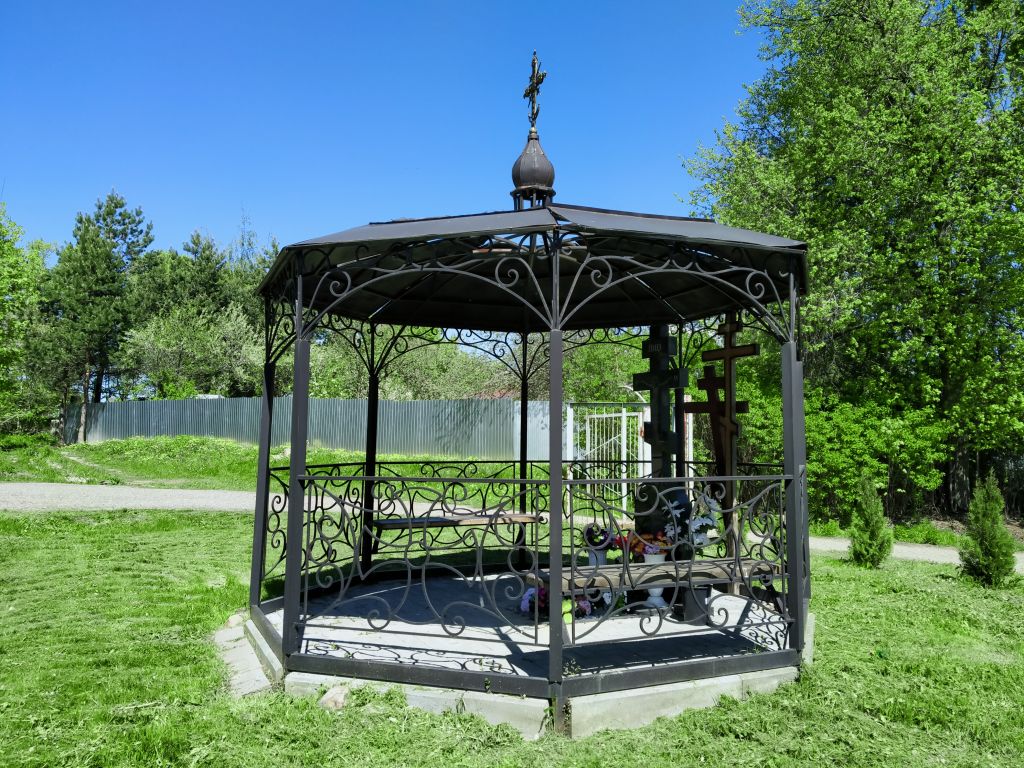 Церковь Иоанна Богослова, Матыра (Луховицкий городской округ, Московская область). дополнительная информация, беседка при храме