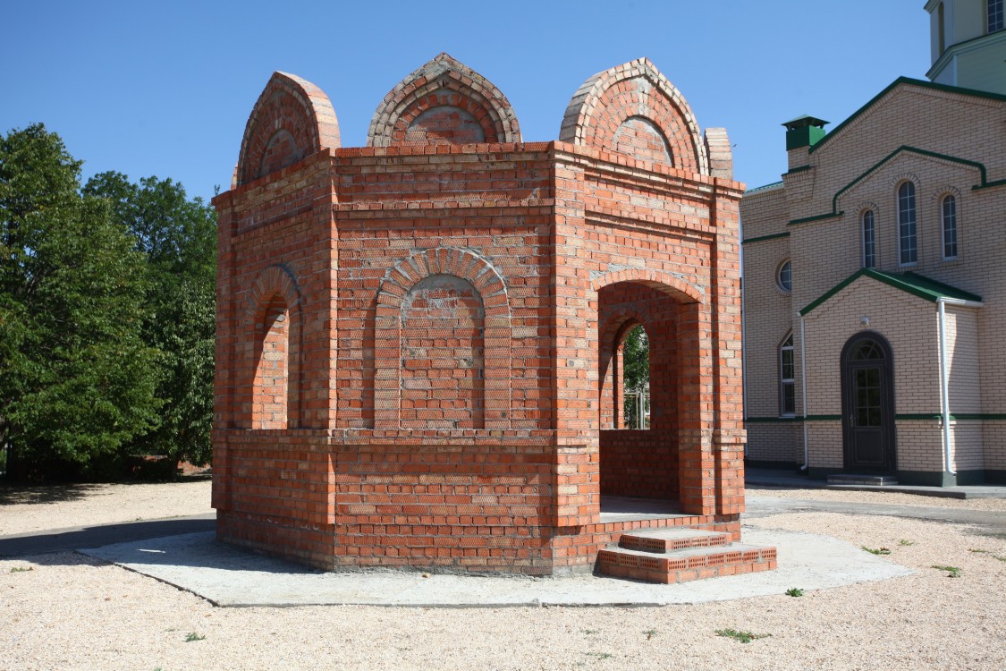 Должанская. Церковь Троицы Живоначальной (новая). фасады, Строящаяся часовня на территории храма.