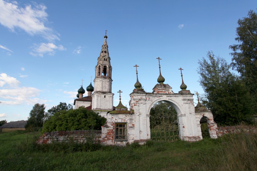 Нетребово. Церковь Николая Чудотворца. общий вид в ландшафте