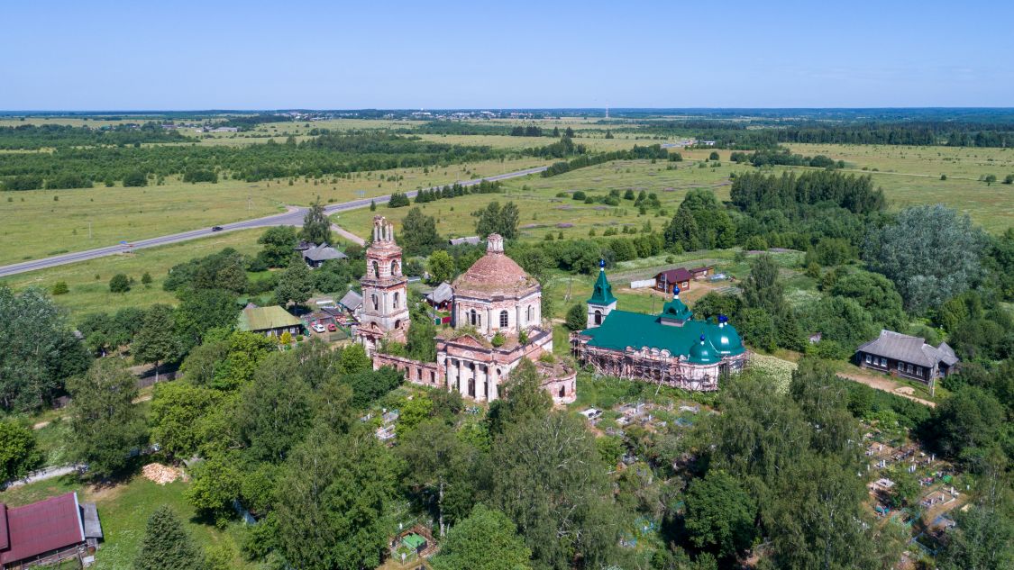Храмовый комплекс Михайлово-Прудовского погоста, Кузнецово (Рамешковский район, Тверская область). общий вид в ландшафте
