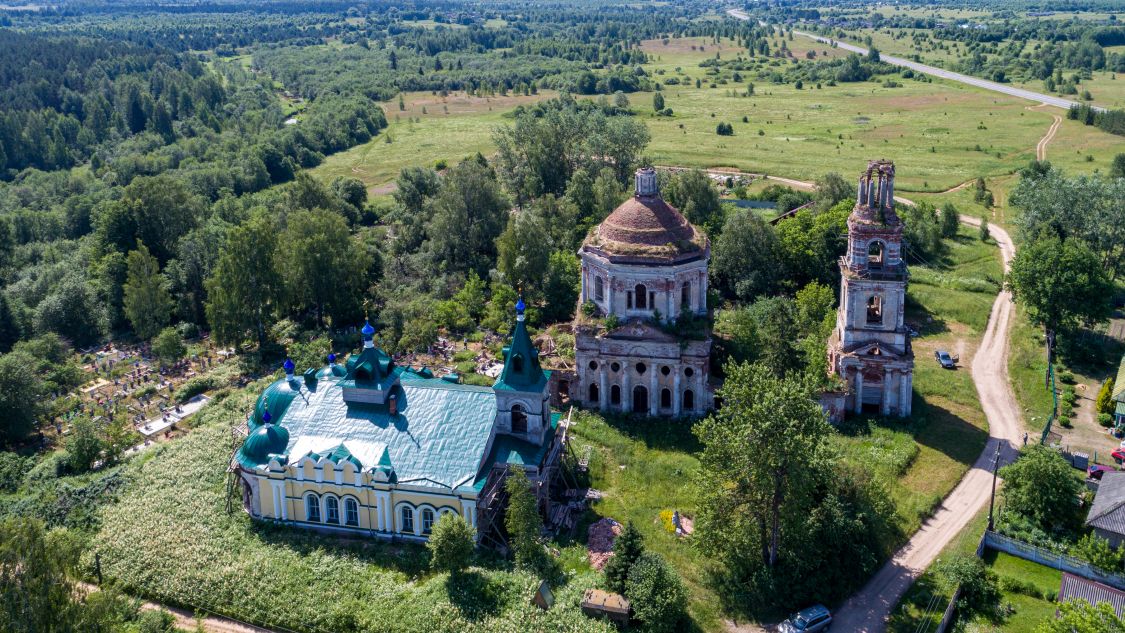 Храмовый комплекс Михайлово-Прудовского погоста, Кузнецово (Рамешковский район, Тверская область). общий вид в ландшафте