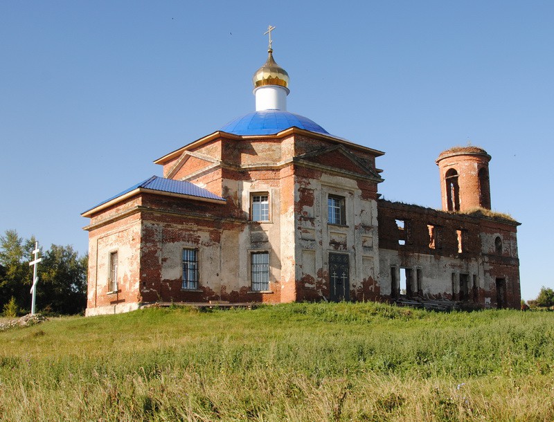 Куликовка. Церковь Михаила Архангела. общий вид в ландшафте