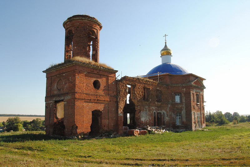 Куликовка. Церковь Михаила Архангела. общий вид в ландшафте