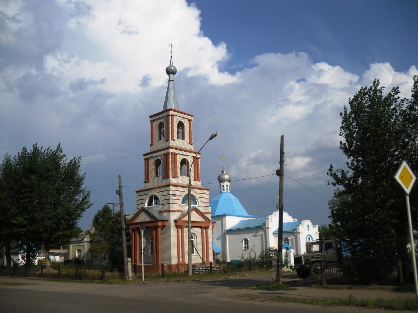 Яровое. Церковь Бориса и Глеба. общий вид в ландшафте