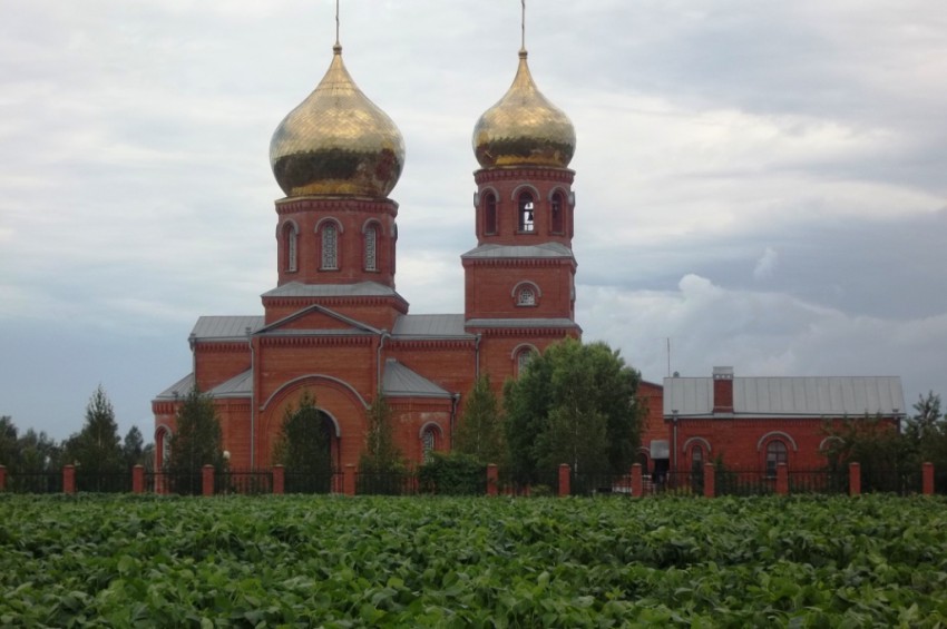 Славянск-на-Кубани. Церковь Пантелеимона Целителя. общий вид в ландшафте