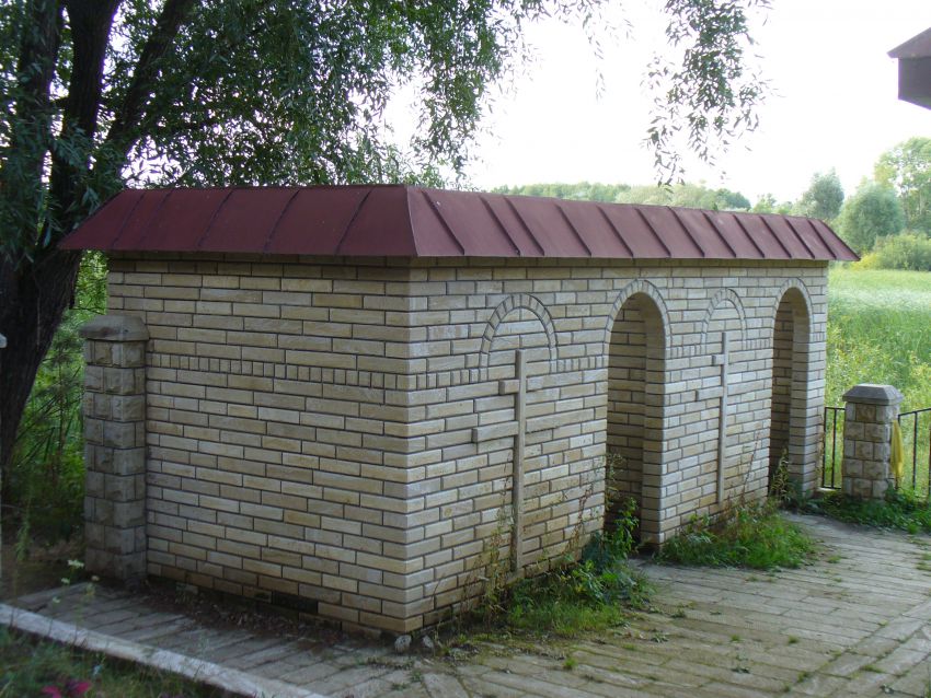 Часовня Авраамия Болгарского, Болгар (Спасский район, Республика Татарстан). дополнительная информация, Кабины для обливания рядом с источником.