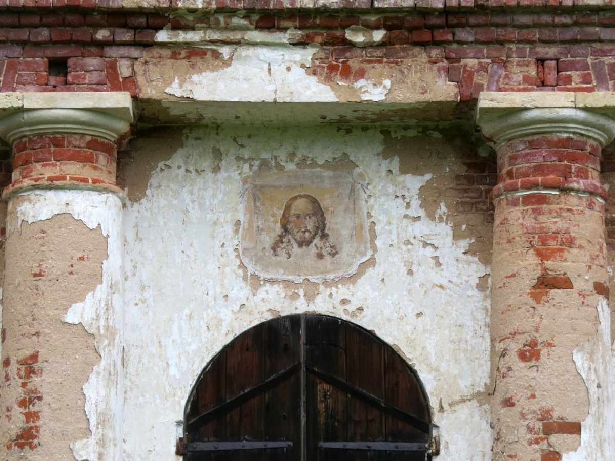 Церковь Покрова Пресвятой Богородицы, Покрово-Раменье (Некоузский район, Ярославская область). архитектурные детали, Фрагмент фасада