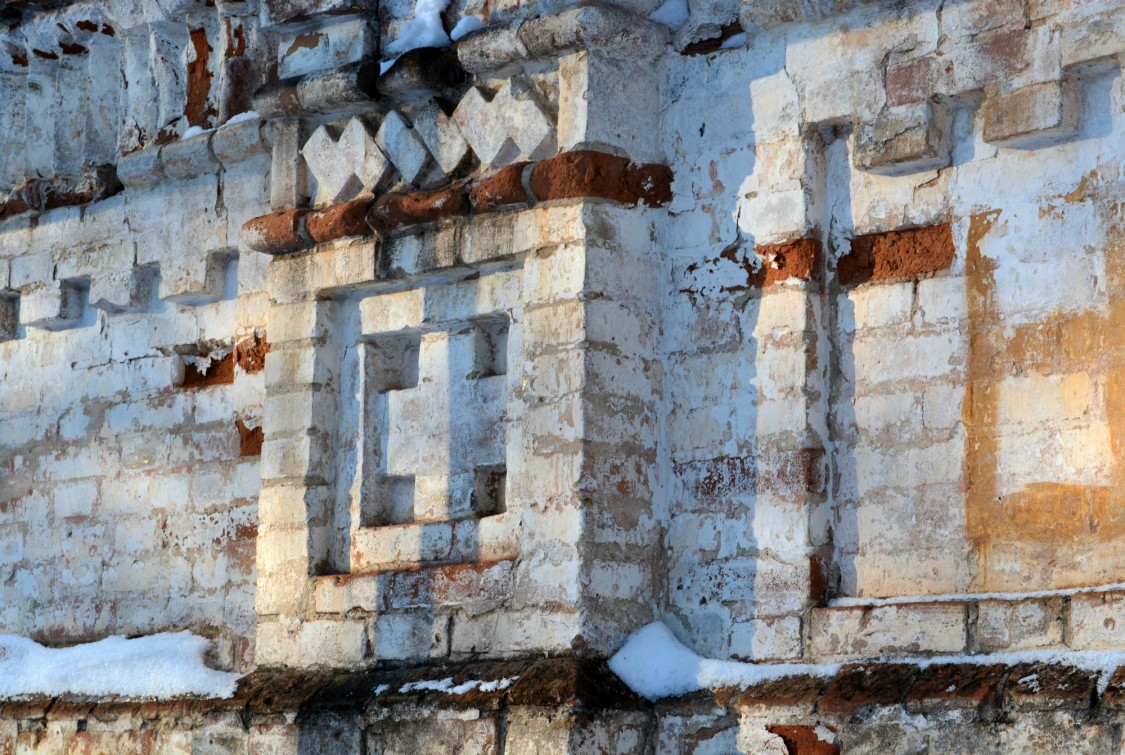 Пятницкое. Пятницкий Николо-Тихвинский монастырь. архитектурные детали, Детали кирпичной кладки на стене, ограждавшей монастырскую территорию