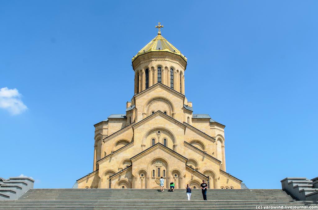 Грузия, Тбилиси, город, Тбилиси. Собор Троицы Живоначальной, фотография. фасады