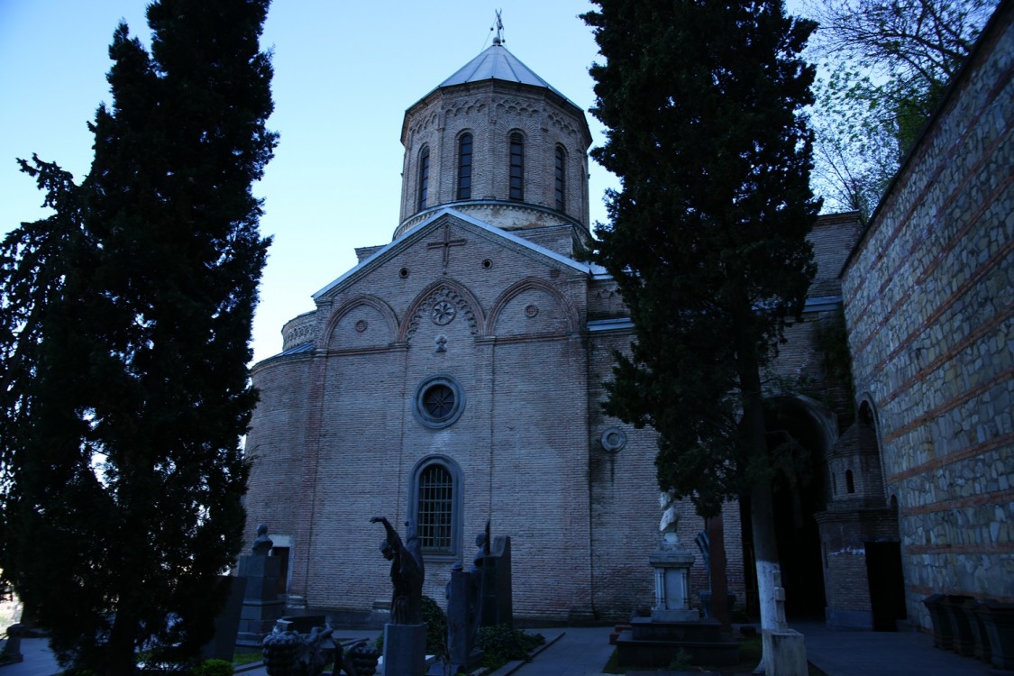 Тбилиси. Церковь Давида Гареджийского на Мтацминде. фасады