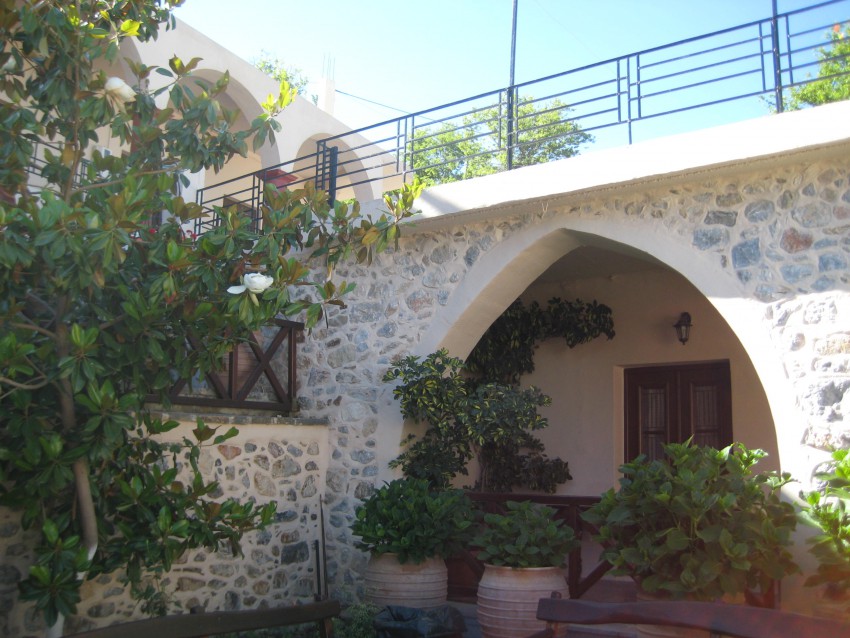 Монастырь Кера Кардиотисса, Кера (Крит (Κρήτη), Греция). общий вид в ландшафте