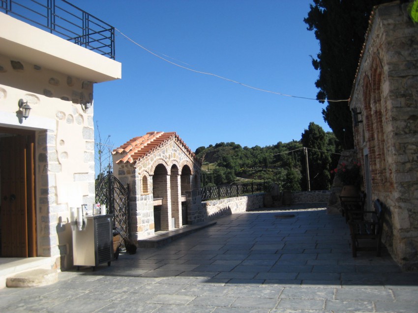 Монастырь Кера Кардиотисса, Кера (Крит (Κρήτη), Греция). общий вид в ландшафте