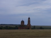 Церковь Петра и Павла, Общий вид на церковь и окружающее поле при подъезде к храму со стороны деревни Татарские Шатрашаны.<br>, Еделево, урочище, Майнский район, Ульяновская область