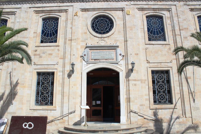 Кафедральный собор Тита, Ираклион (Крит (Κρήτη), Греция). фасады, Вход в собор