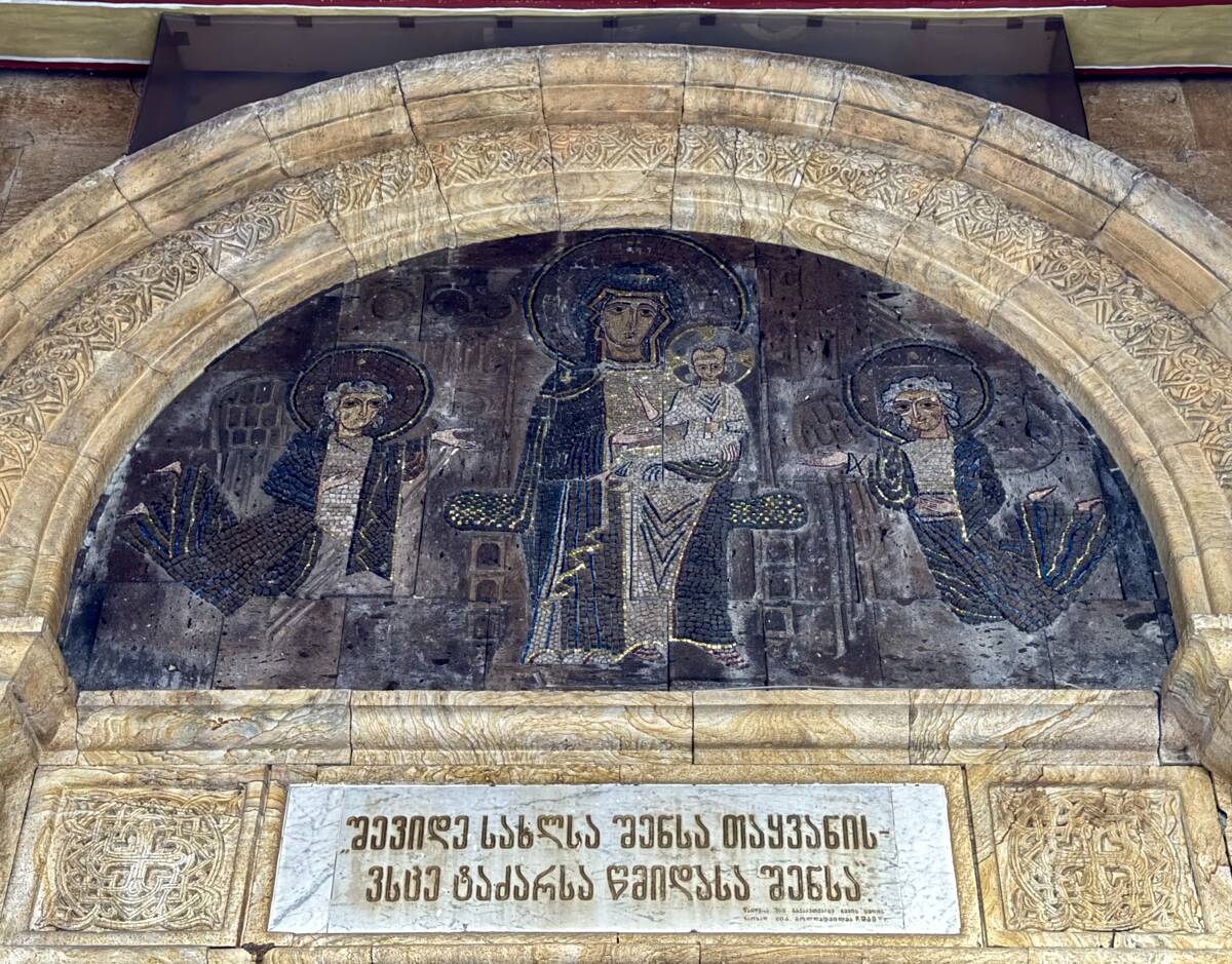Собор Успения Пресвятой Богородицы (Сиони), Мтацминдский район (Тбилиси, город, Грузия). дополнительная информация, Мозаика работы худ. Александра Корноухова (1989)