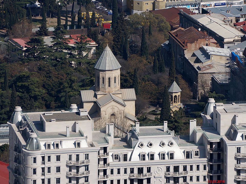 Тбилиси. Церковь Георгия Победоносца (Кашвети). общий вид в ландшафте