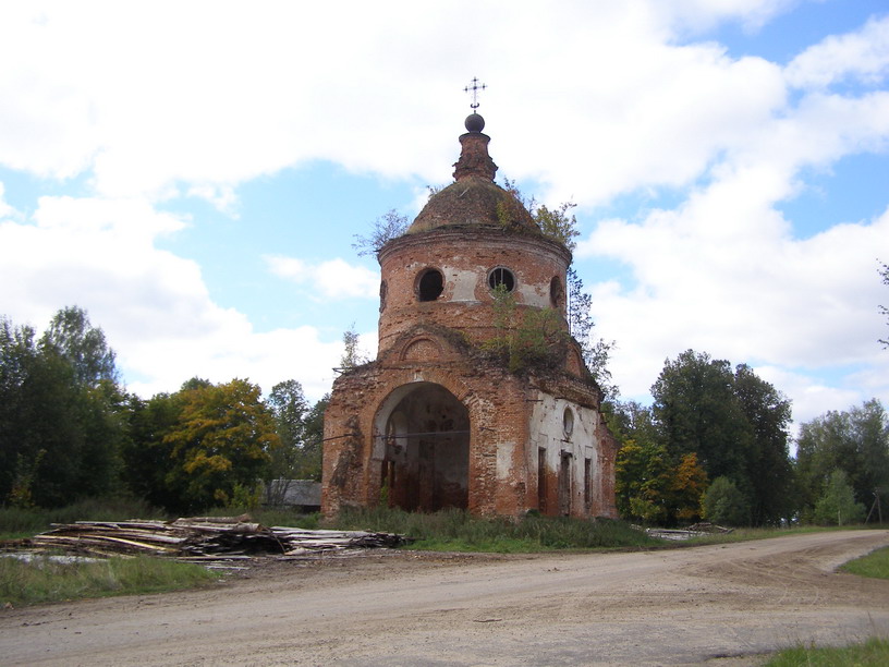 Церковь Успения Пресвятой Богородицы, Дубяны (Островский район, Костромская область). общий вид в ландшафте