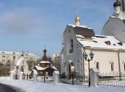 Часовня Иверской иконы Божией матери  на Дубровке, Вид с юго-запада. Справа собор Кирилла и Мефодия<br>, Москва, Юго-Восточный административный округ (ЮВАО), г. Москва