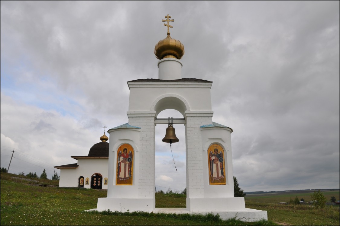 Сарсинский Боголюбский монастырь, Сарсы Вторые (Красноуфимский район (Красноуфимский округ), Свердловская область). дополнительная информация, Врата храма на горе под открытым небом