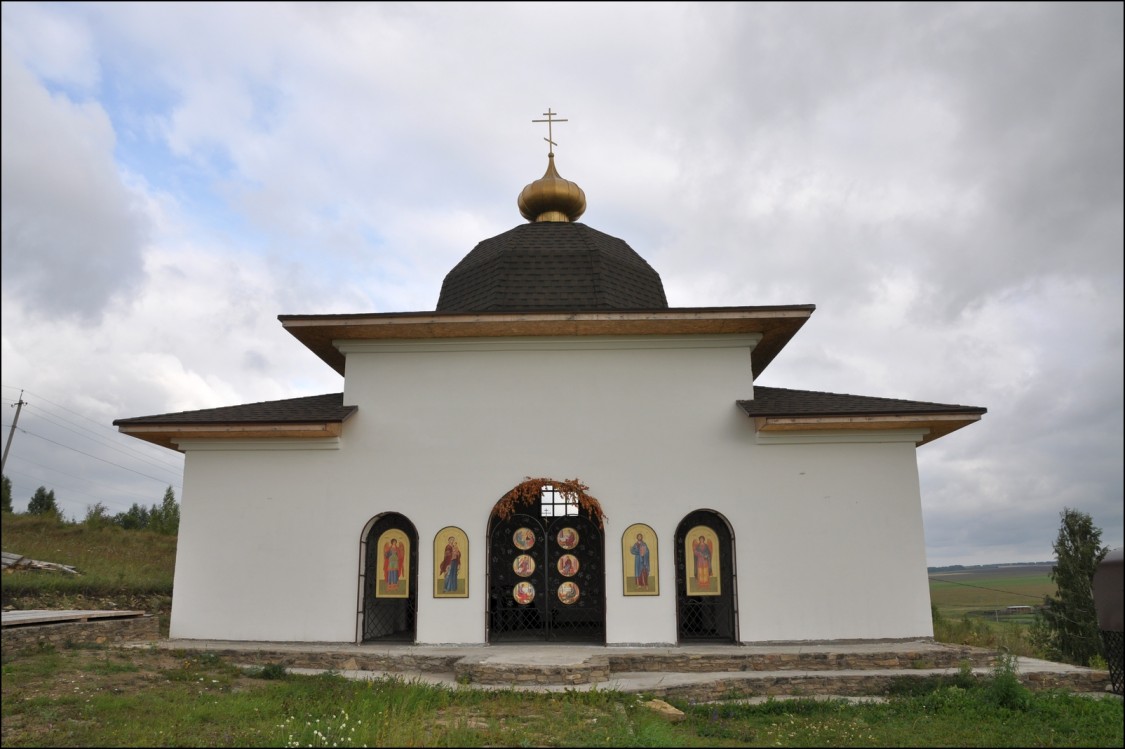 Сарсы Вторые. Сарсинский Боголюбский монастырь. фасады, Алтарь храма на горе под открытым небом