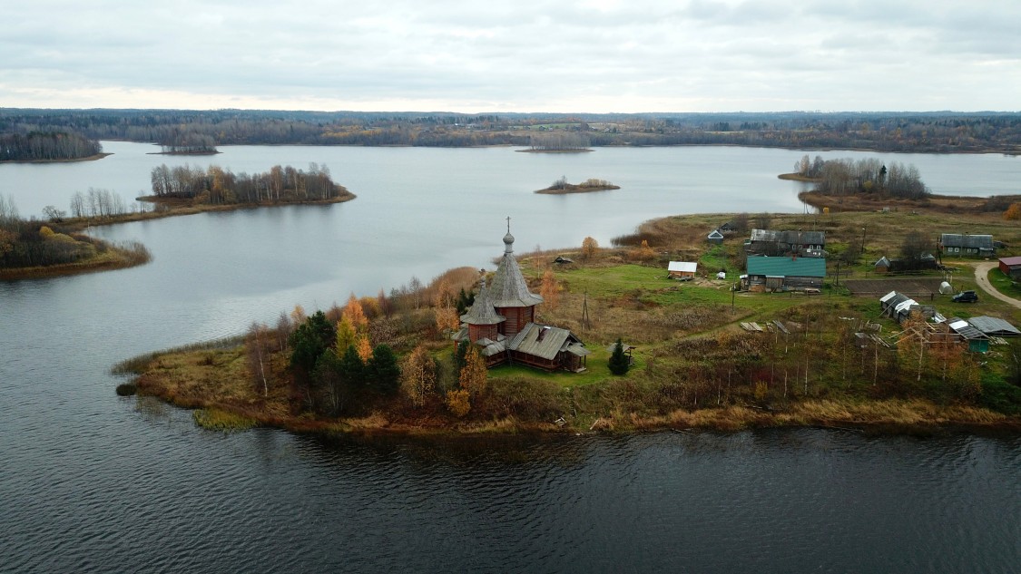 Погост (Колодозеро). Церковь Рождества Пресвятой Богородицы. общий вид в ландшафте