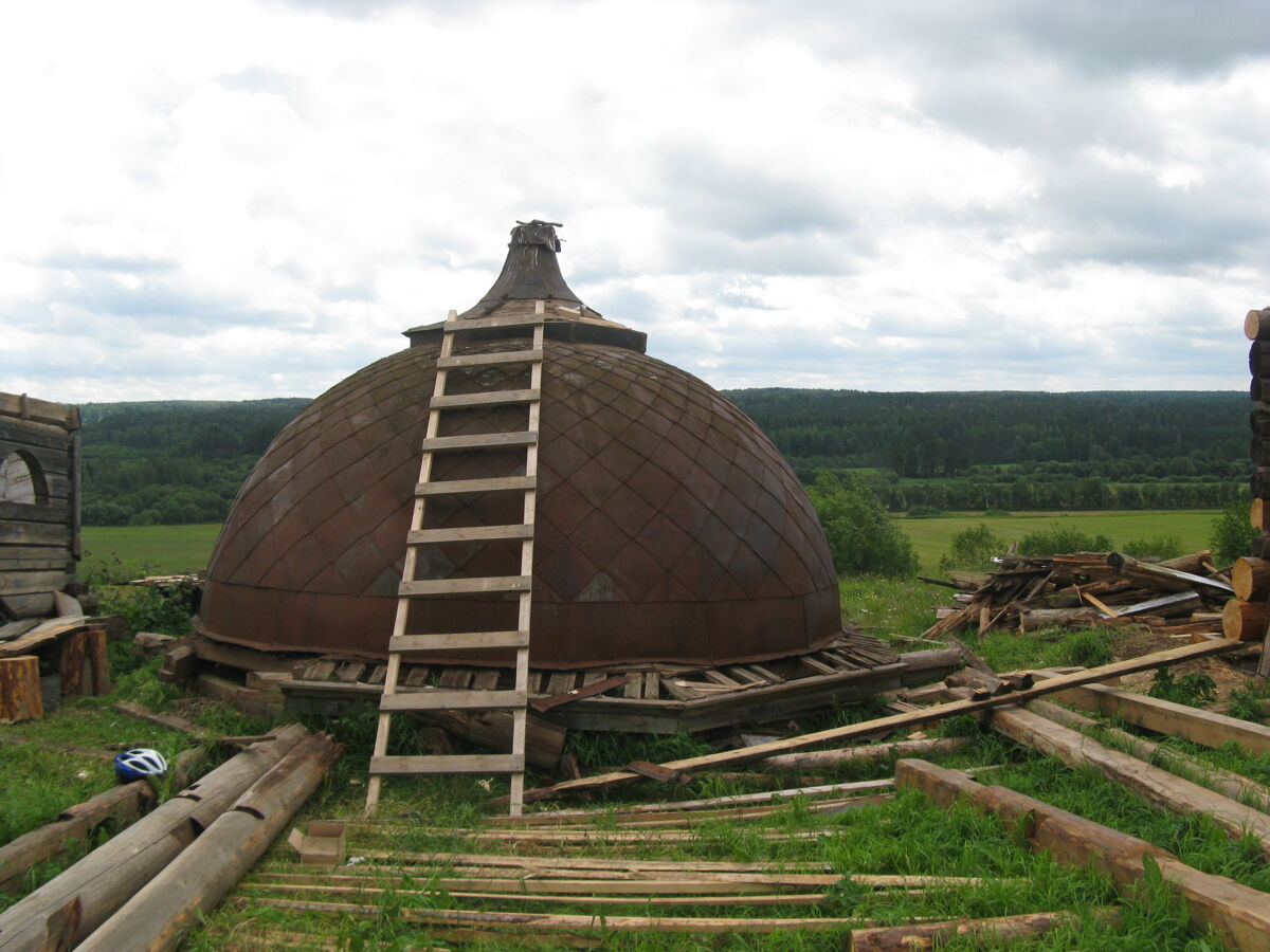 Часовня Пантелеимона Целителя, Скомовская (Вельский район, Архангельская область). документальные фотографии, Часовня в процессе реконструкции