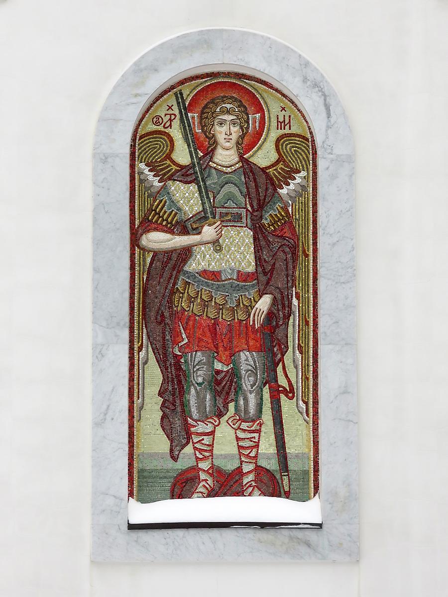 Архангел Михаил, архитектурные детали. Церковь Михаила Архангела при Московском университете МВД РФ им. В.Я. Кикотя, Коньково (Юго-Западный административный округ (ЮЗАО), г. Москва)