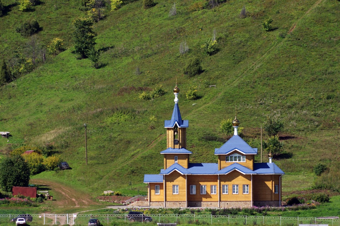 Церковь Тихвинской иконы Божией Матери, Паздеры, урочище (Воткинский район и г. Воткинск, Республика Удмуртия). общий вид в ландшафте