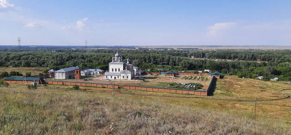 Кременская. Кременской Вознесенский мужской монастырь. общий вид в ландшафте