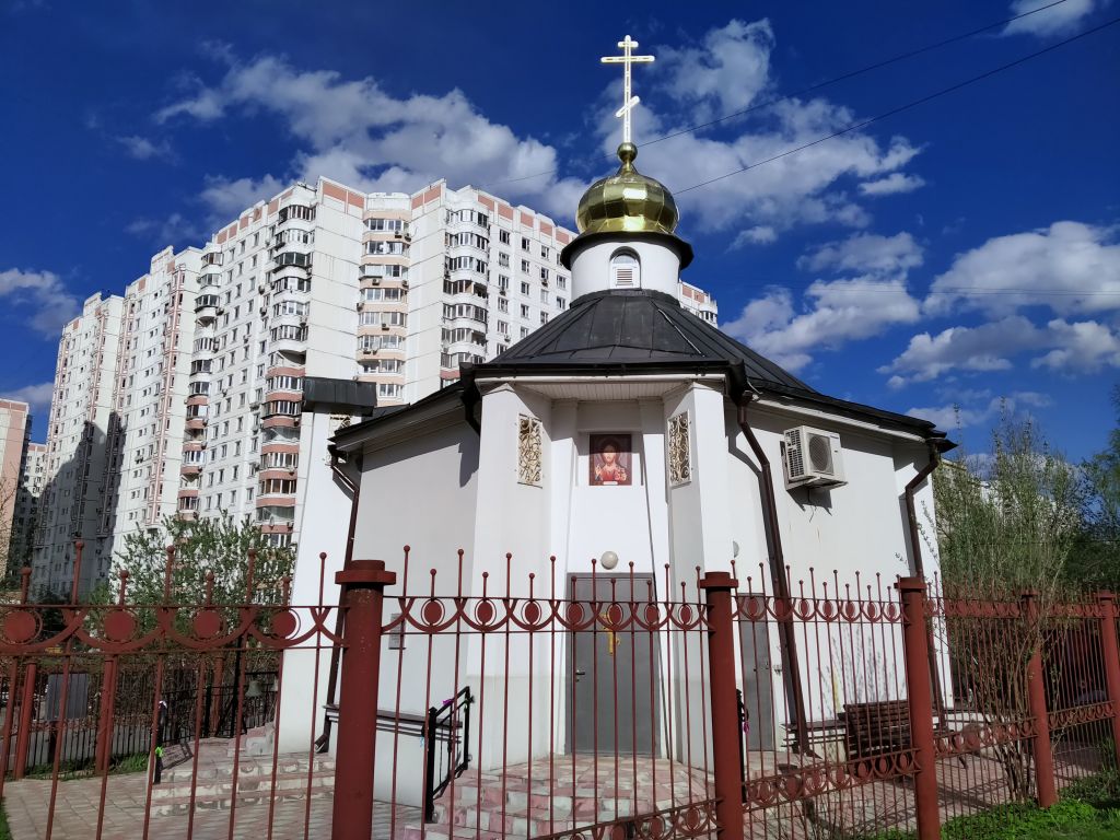 Тёплый Стан. Церковь Льва, папы Римского, в Тёплом Стане. фасады