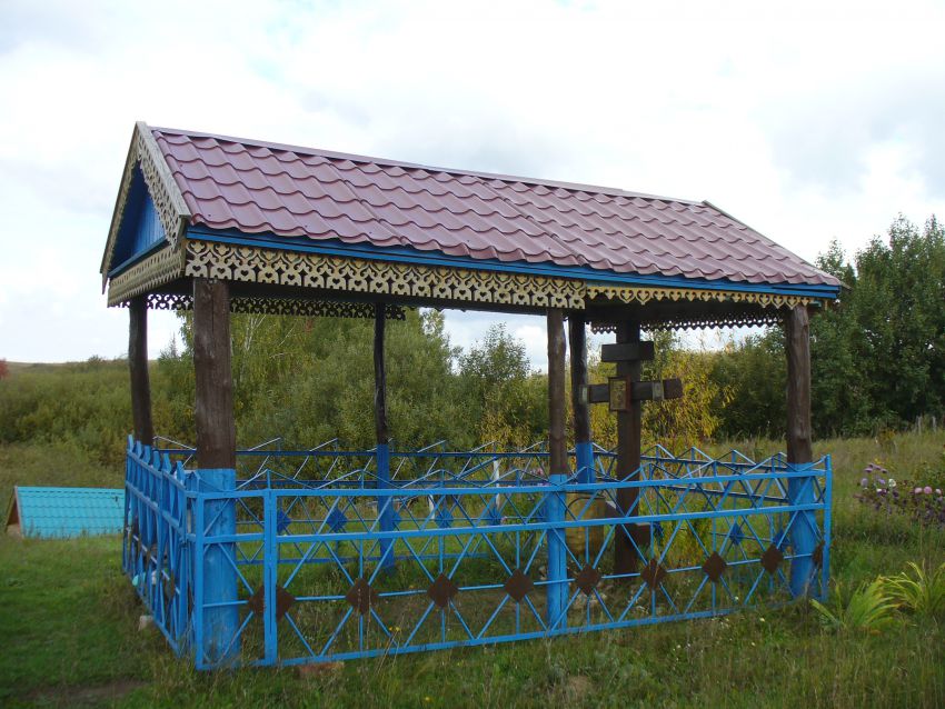 Часовня Николая Чудотворца, Масловка (Алексеевский район, Республика Татарстан). дополнительная информация, Сень над поклонным крестом.