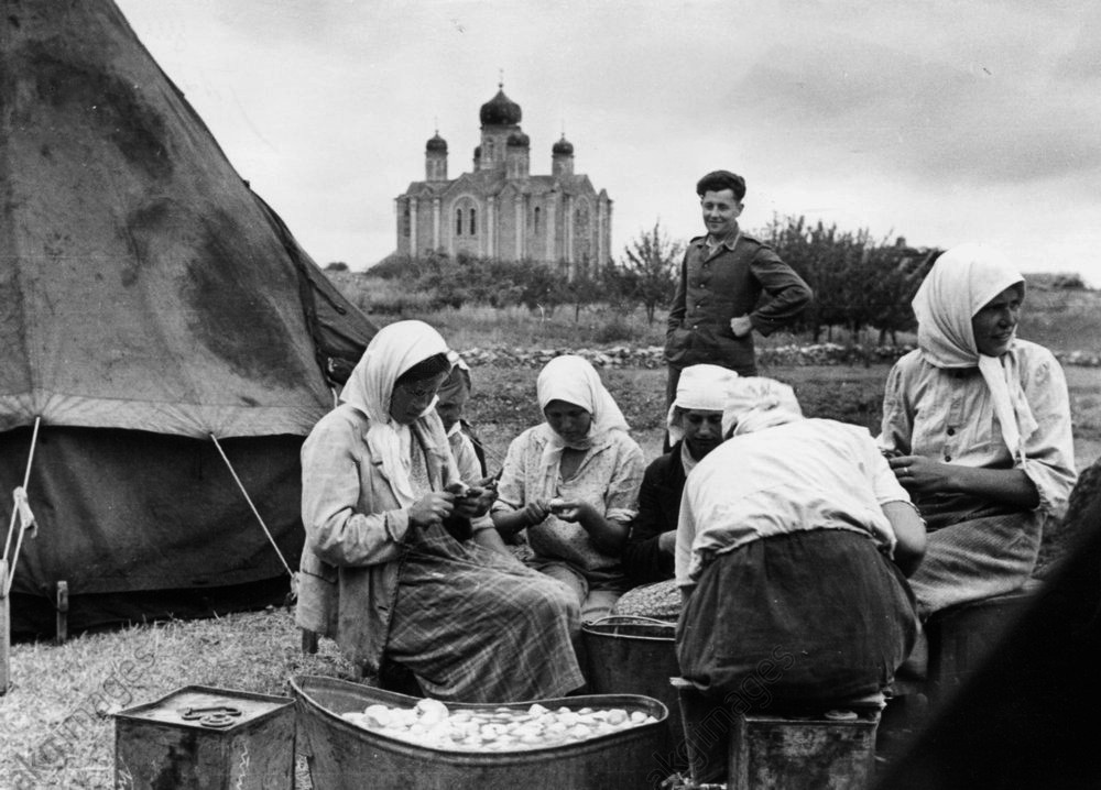Церковь Преображения Господня, Ольховчик (Чертковский район, Ростовская область). архивная фотография, Фото 1942 г. с аукциона e-bay.de