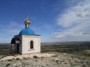 Кременской Вознесенский мужской монастырь. Часовня Воскресения Христова, Часовня в честь Воскресения Христова на Могиле Семи Братьев. Построена монахами в 2004 году. Они же ухаживают за могилами.<br>, Кременская, Клетский район, Волгоградская область