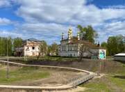 Храмовый комплекс. Церкви Жён-мироносиц и Сретения Владимирской иконы Божией Матери, Вид с Городища<br>, Великий Устюг, Великоустюгский район, Вологодская область