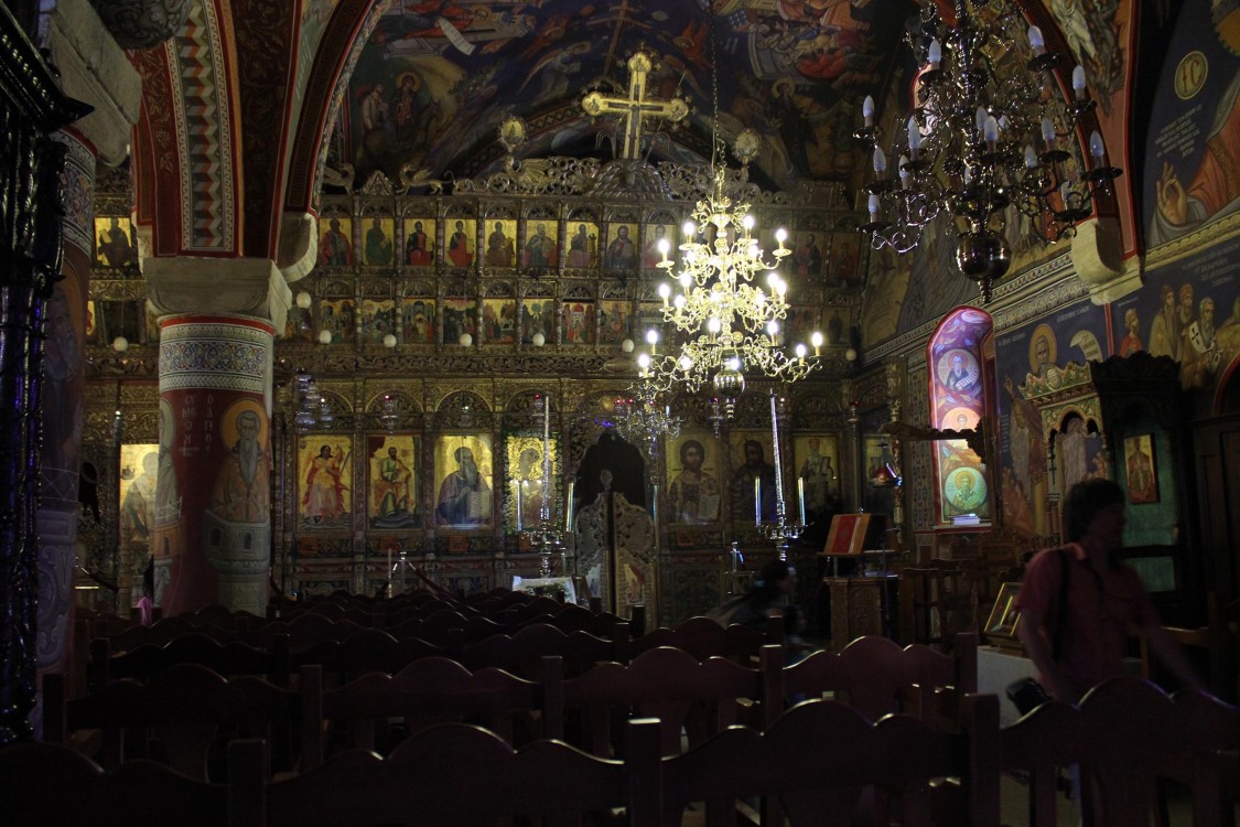 Церковь Киприана и Иустины, Менико (Никосия, Кипр). интерьер и убранство