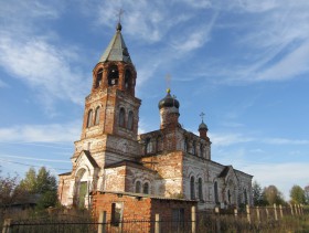 Асакасы. Церковь Троицы Живоначальной