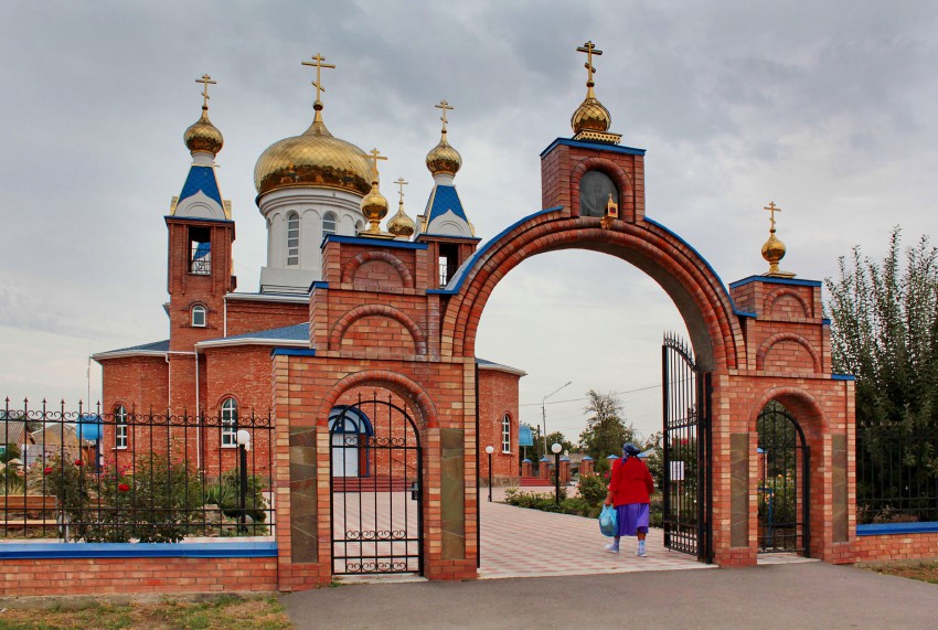 Церковь Покрова Пресвятой Богородицы, Песчанокопское (Песчанокопский район, Ростовская область). общий вид в ландшафте