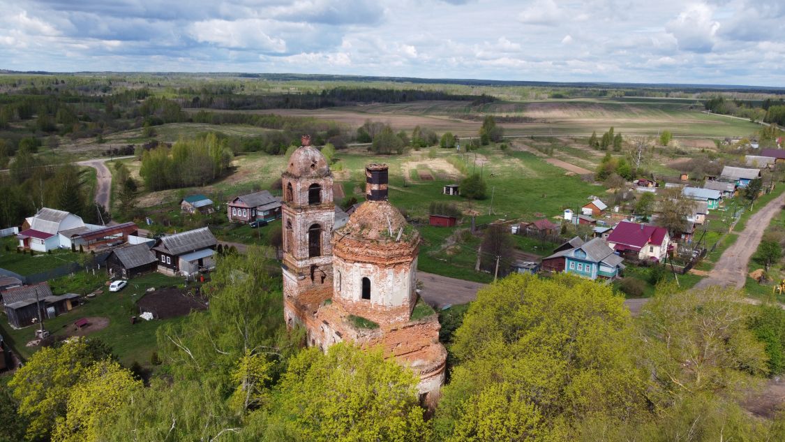 Церковь Троицы Живоначальной, Ушаково (Нерехтский район, Костромская область). общий вид в ландшафте