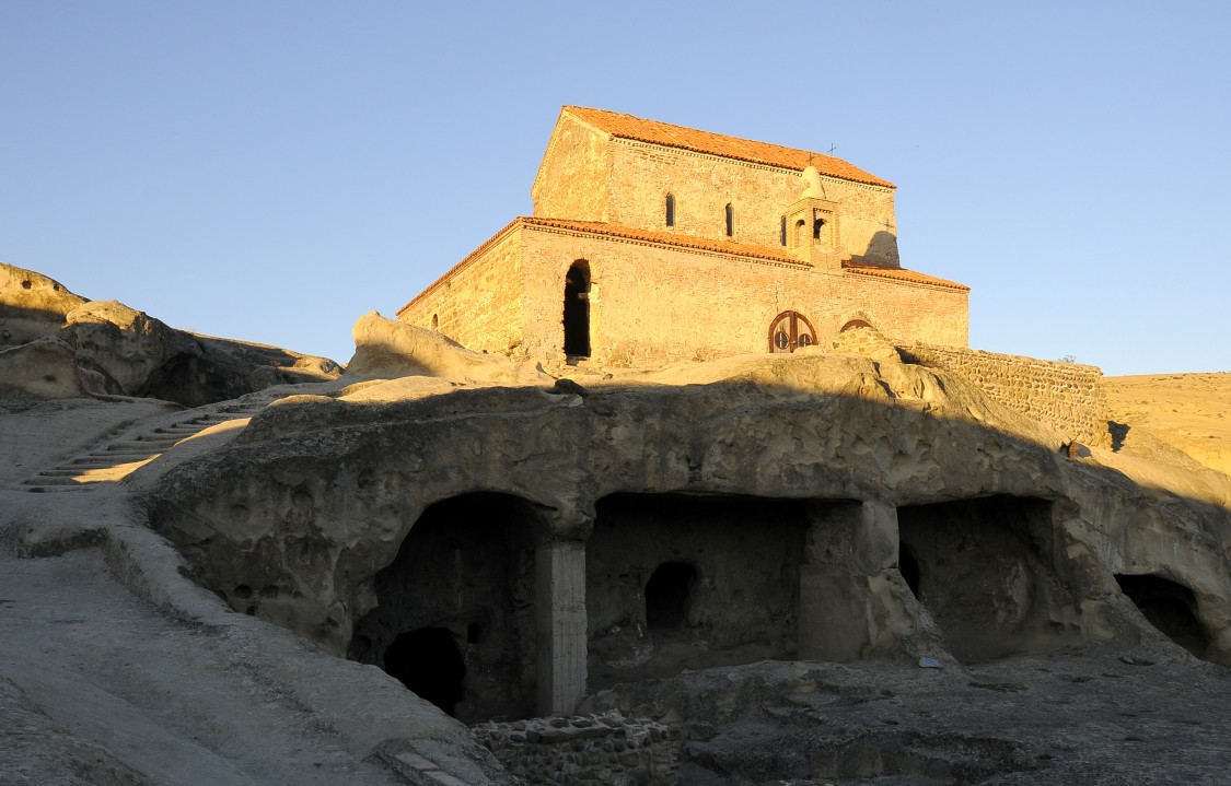 Церковь Георгия Победоносца, Уплисцихе (Шида-Картли, Грузия). общий вид в ландшафте