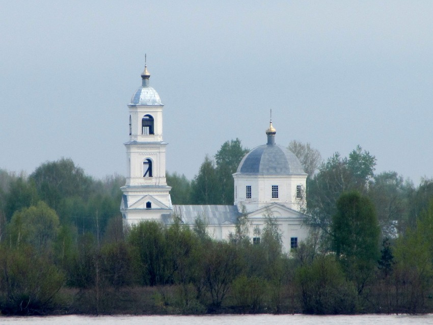 Сельская Маза. Церковь Покрова Пресвятой Богородицы. общий вид в ландшафте