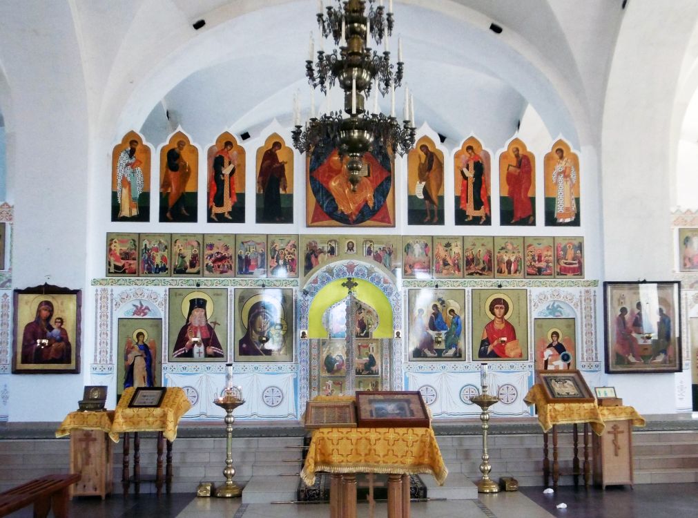 Церковь Троицы Живоначальной, Приазовский (Темрюкский район, Краснодарский край). интерьер и убранство, Главный иконостас храма