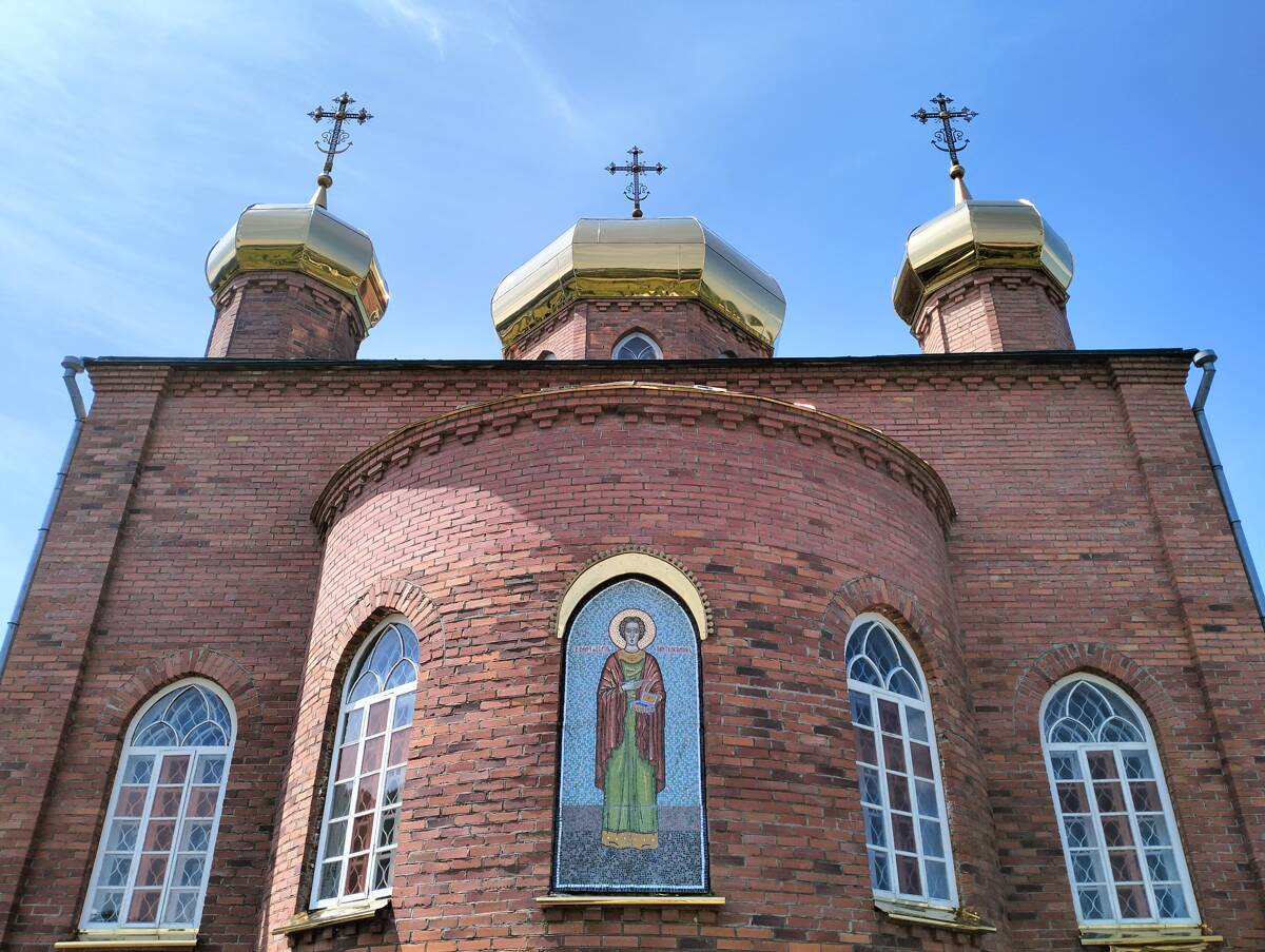 Церковь Пантелеимона Целителя, Белокуриха (Белокуриха, город, Алтайский край). архитектурные детали, Мозаичное панно восточного фасада после реставрации